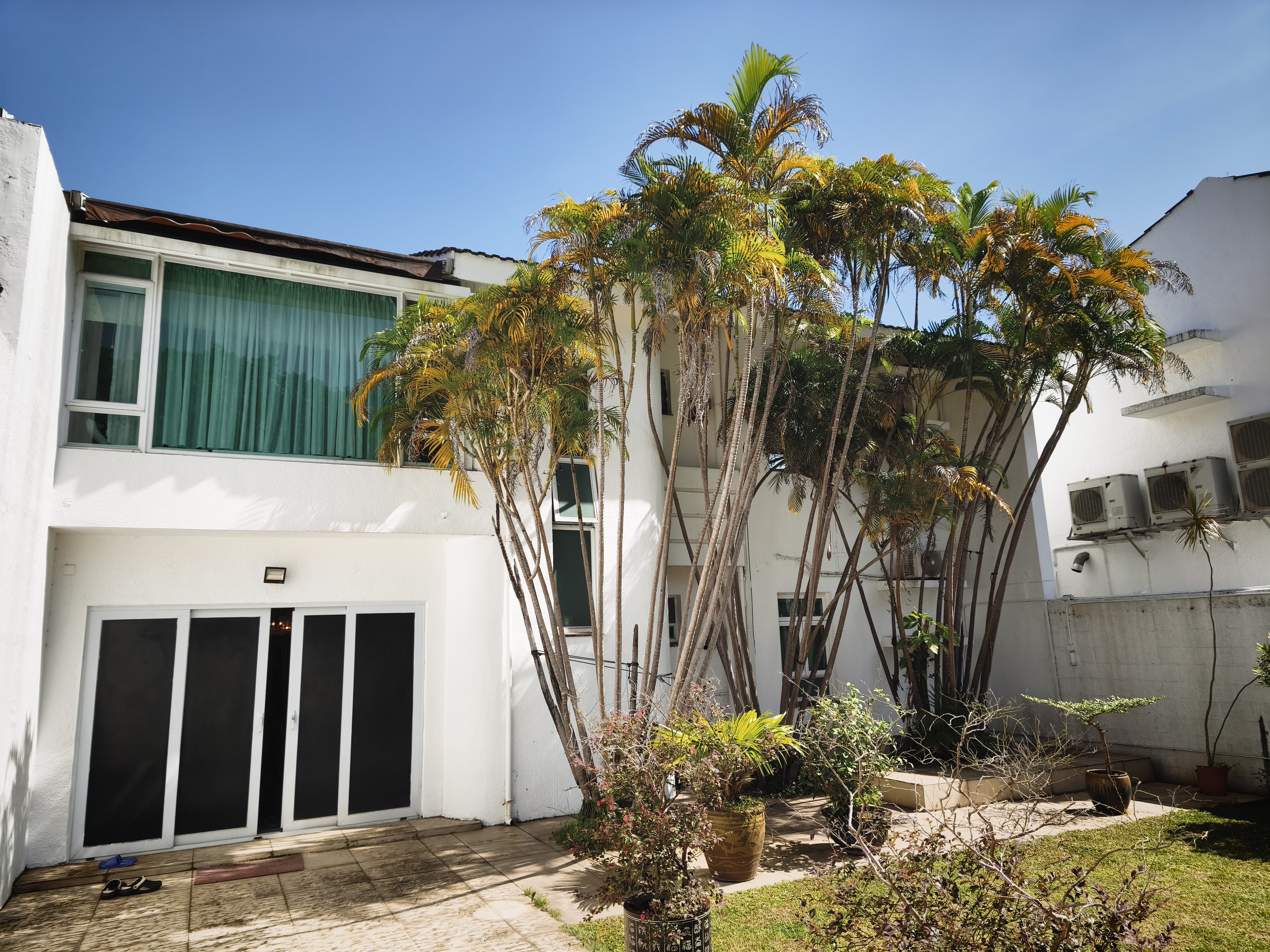 Headland Drive, Headland Drive