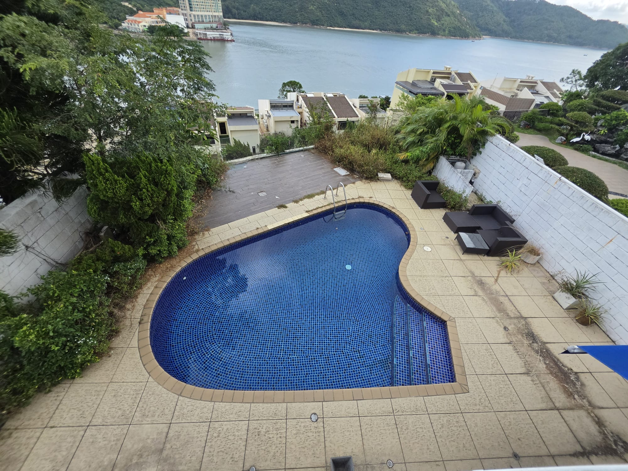Headland Drive, Headland Drive